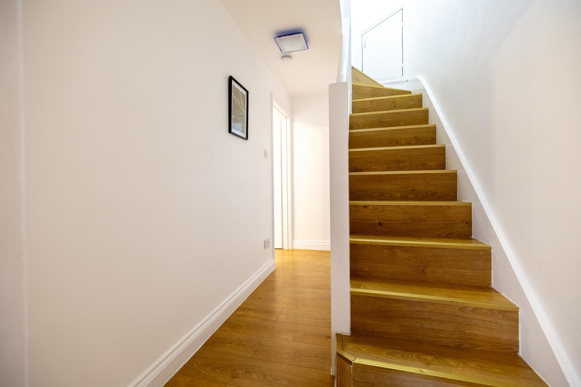 5- Spacious Bedroom Orchard Haven *